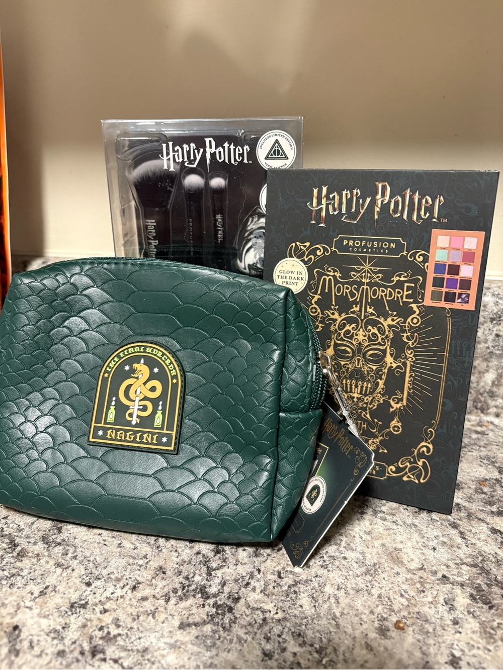 Harry Potter profusion cosmetic makeup set with bag and brushes